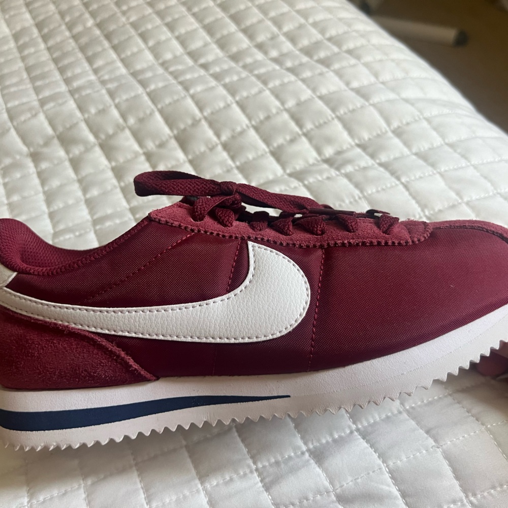 BNWT Nike Cortez in Burgundy & Navy blue colorway women’s 7